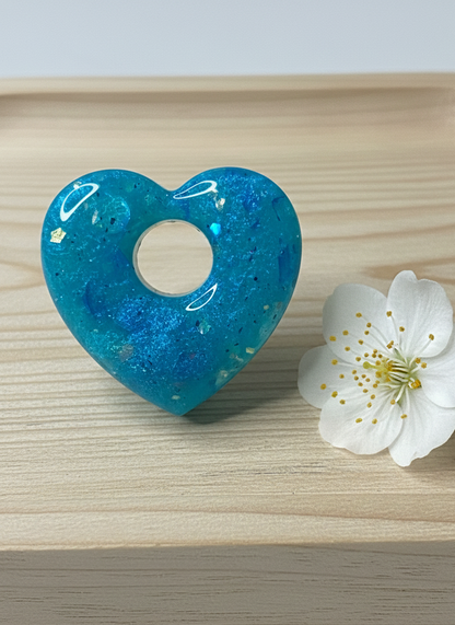 PAMPILLE : Boucles d'oreilles coeurs résine