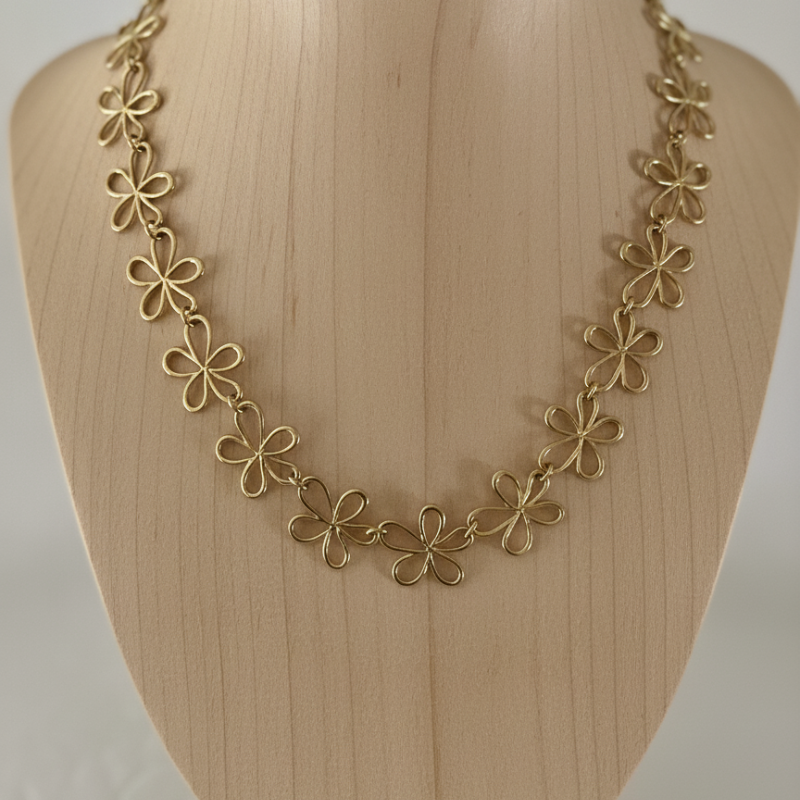 Collier Pendentif Fleurs Découpées en Acier Inoxydable Doré